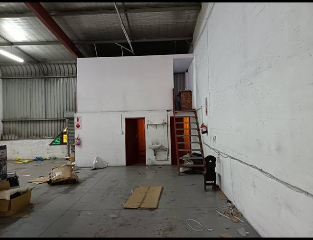 321M² WAREHOUSE RENTED IN SPRINGFIELD PARK